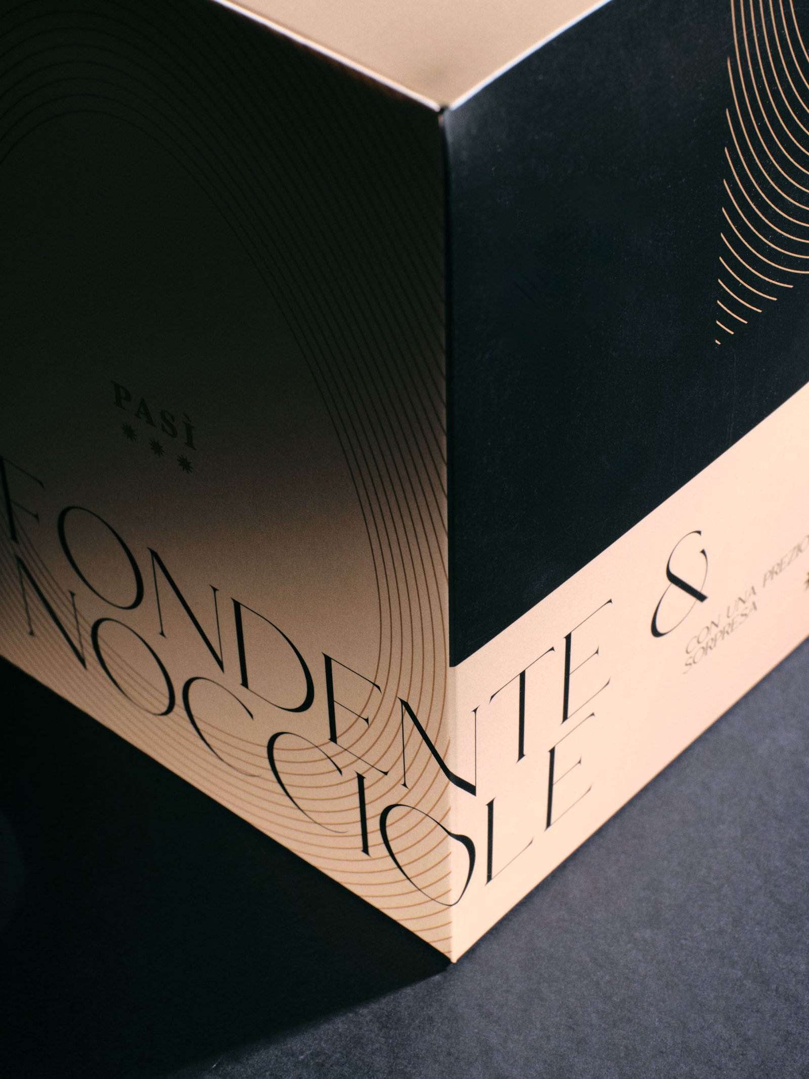 Corner of the Pasì Fondente & Nocciole box, with the black band and the flavour name across two faces