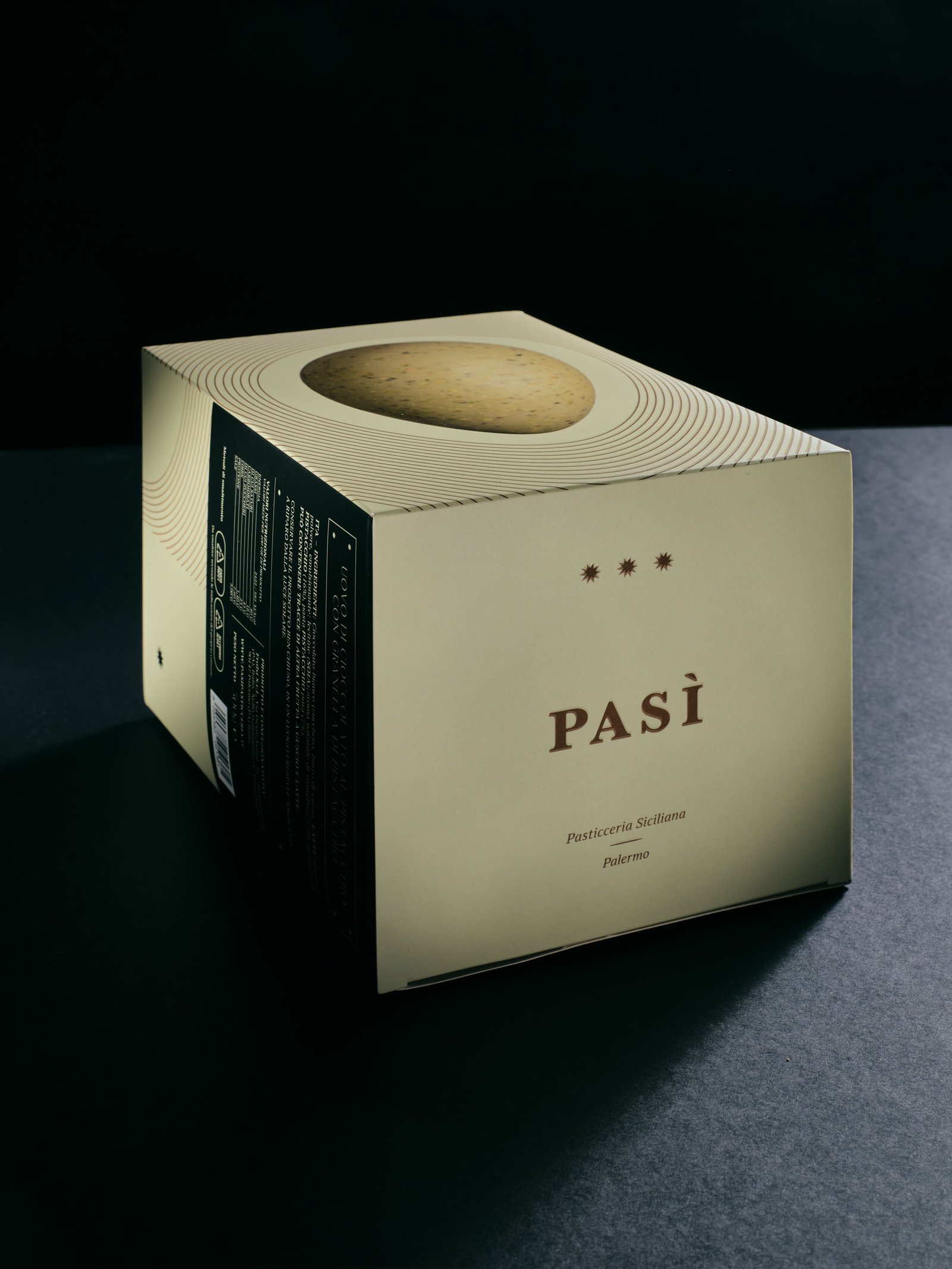 Pasì Pistacchio & Granella box at three-quarters, with the brand mark on the front and the pistachio egg on the lid
